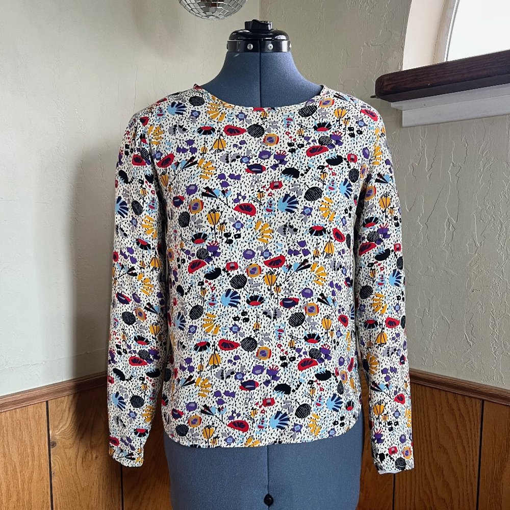 H&M Cream and Multicolored Blouse with Unique Back Button Up Sz 2